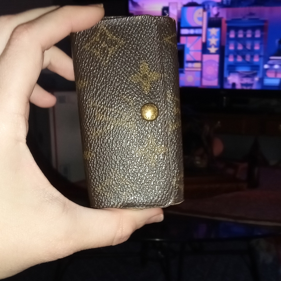 Louis Vuitton monogram keyholder some wear check pictures
